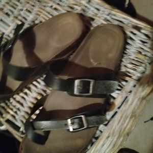 Young girls sandler's used condition